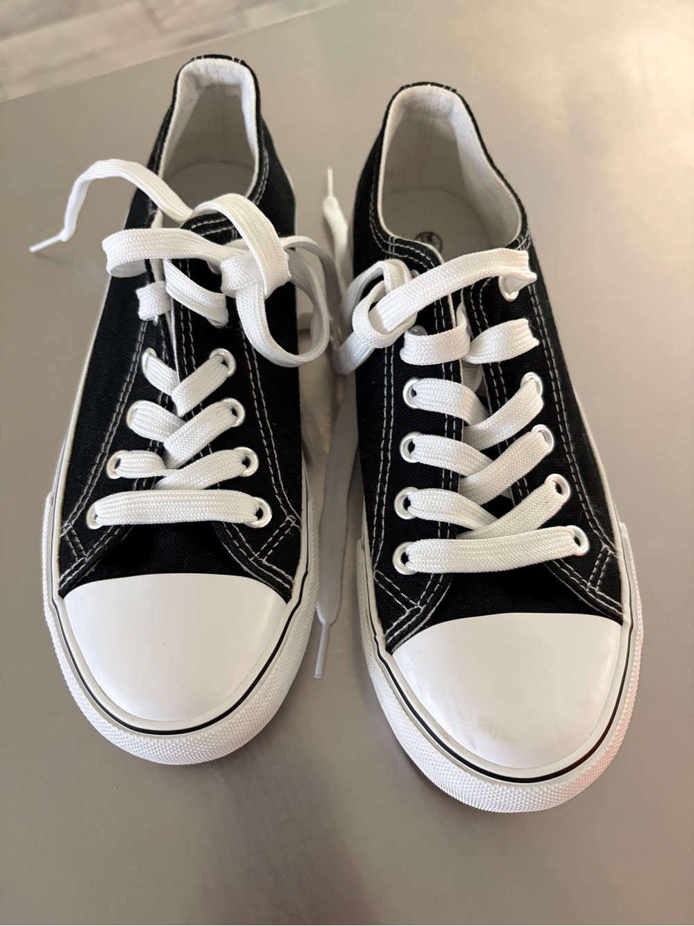 Women’s Size 5.5 black and white sneakers